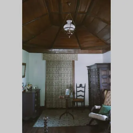 Oliveira Βίλα *